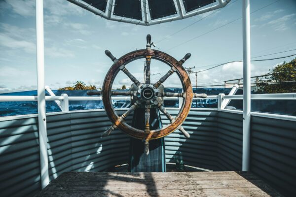 « Je ne suis pas seulement logé en mon corps ainsi qu’un pilote en son navire » – Descartes