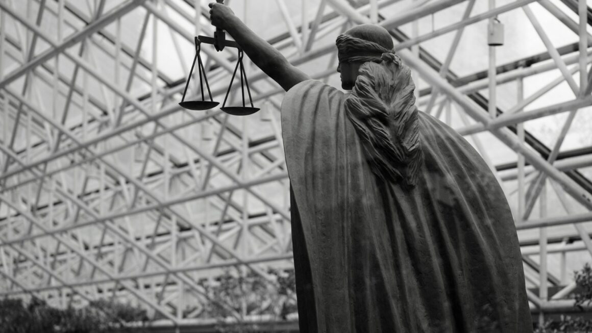 Peut-on être juste sans respecter le droit international ?